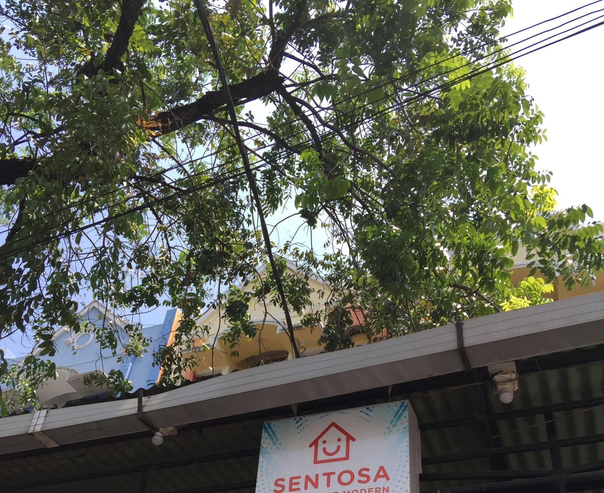 Wisma Sentosa Makassar Esterno foto