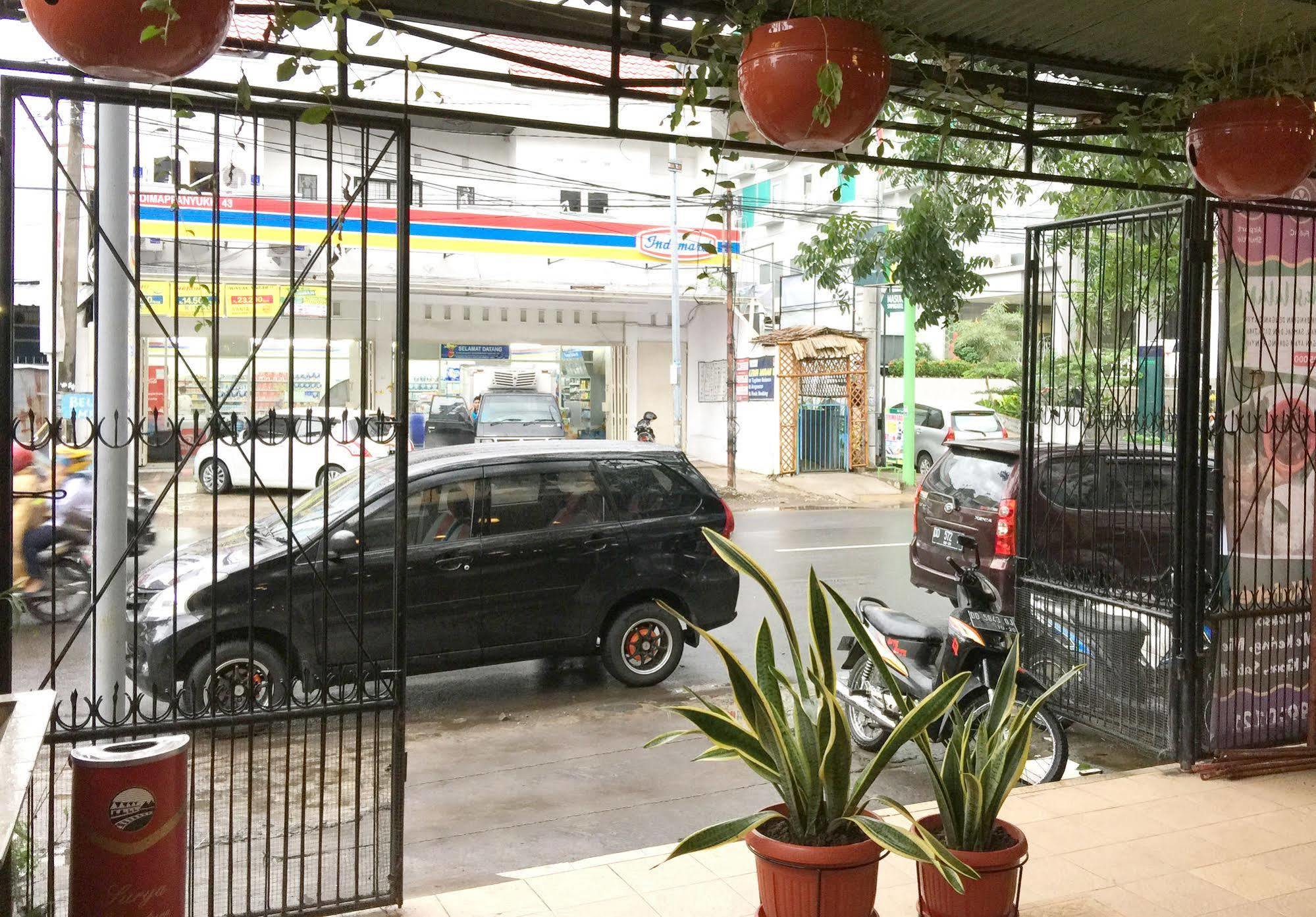 Wisma Sentosa Makassar Esterno foto